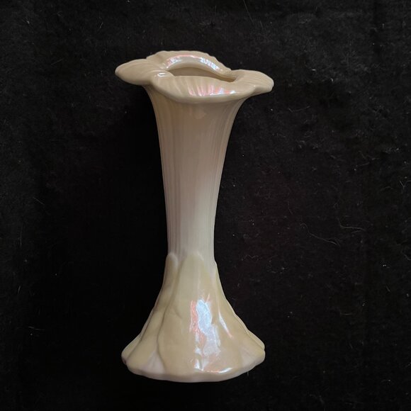 Vintage Belleek/Ireland Porcelain Flower Vase* - Picture 7 of 9